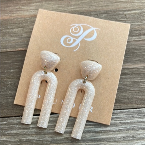 ❄️ Plunder | Elegant Cream Glitter Kids Earrings Boho Shabby Chic - Picture 6 of 10